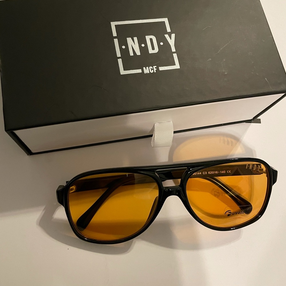 Indy Sunglasses in Hugo - Never Worn